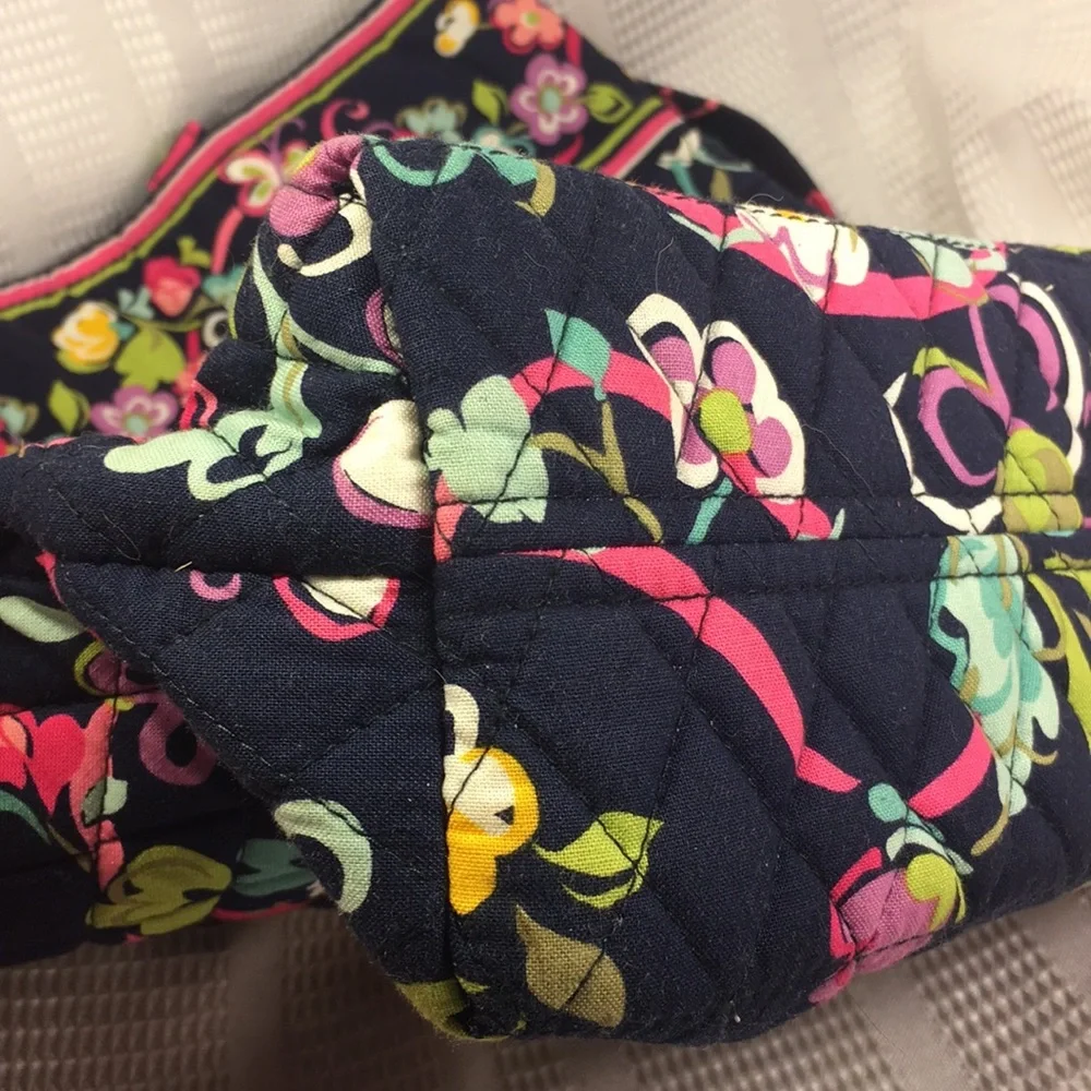Vera Bradley large tote in excellent condition